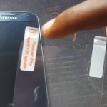 How to apply a screen protector?