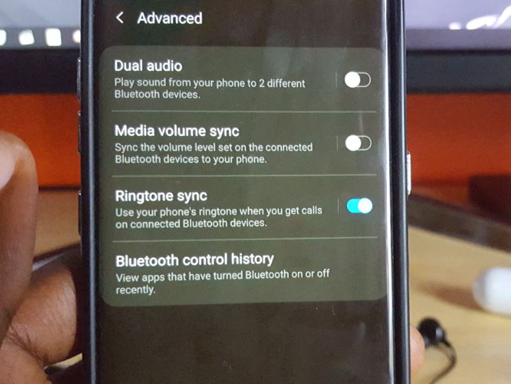 How to play music from two Bluetooth headphones on Samsung Galaxy at once