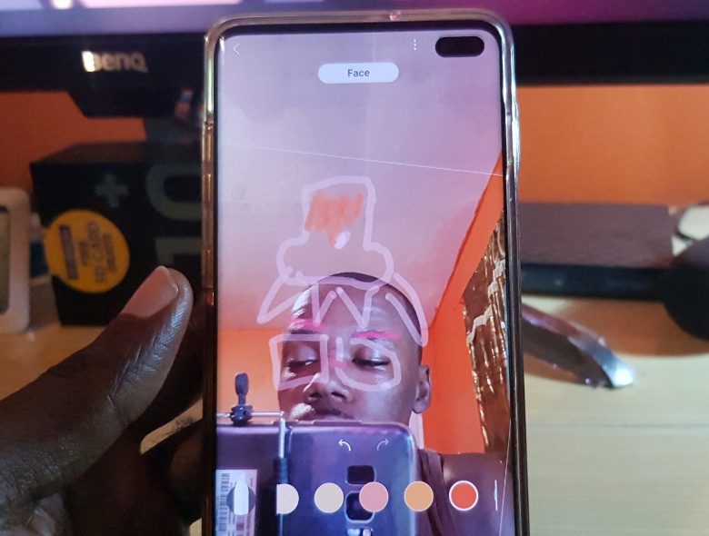 How to get and Use AR Doodle Galaxy S10