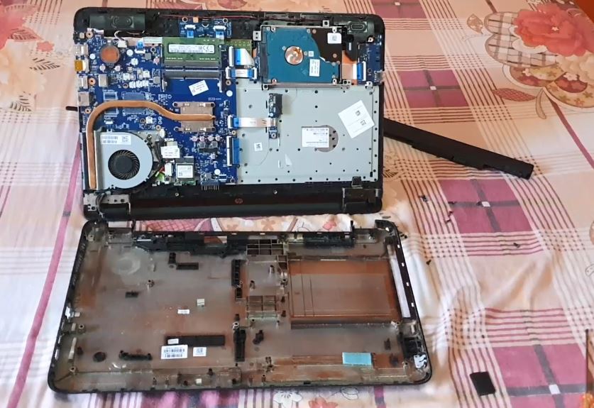 HP TPN-C126 Laptop Disassembly - BlogTechTips