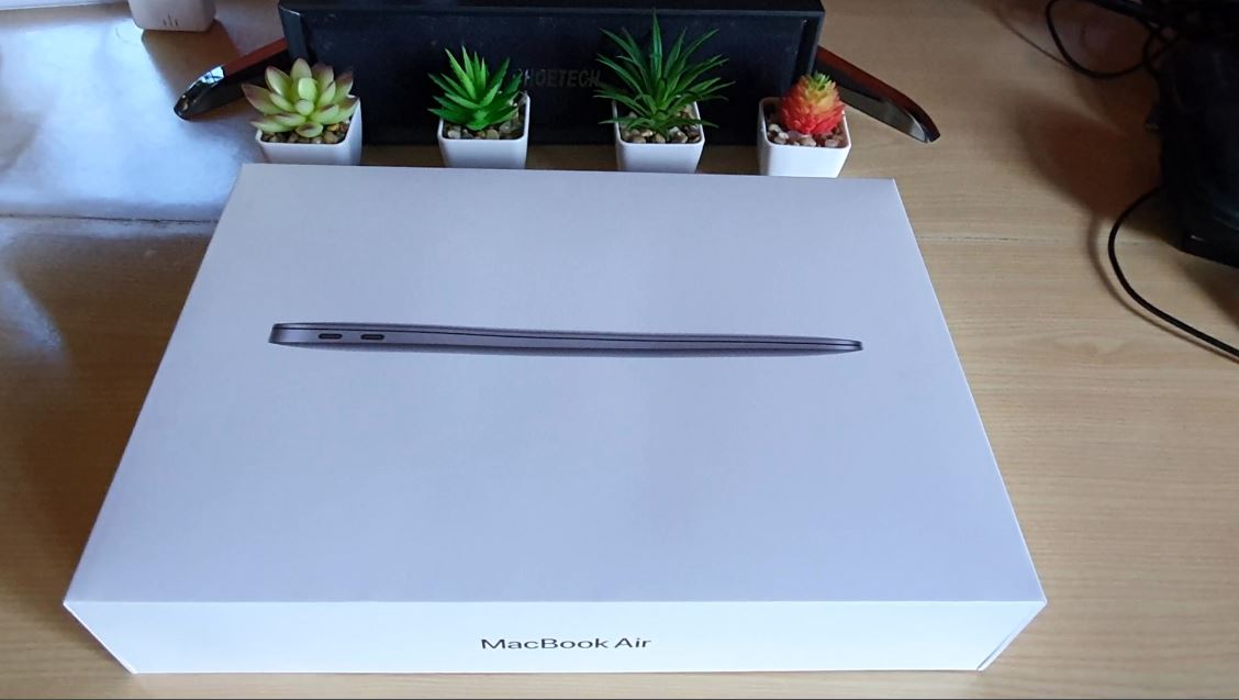 MackBook Air M1 Unboxing and Setup